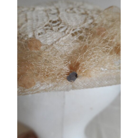 Vintage 1950s Mushroom Cream lace hat with tan lace accent - Estate Find - Picture 6 of 8